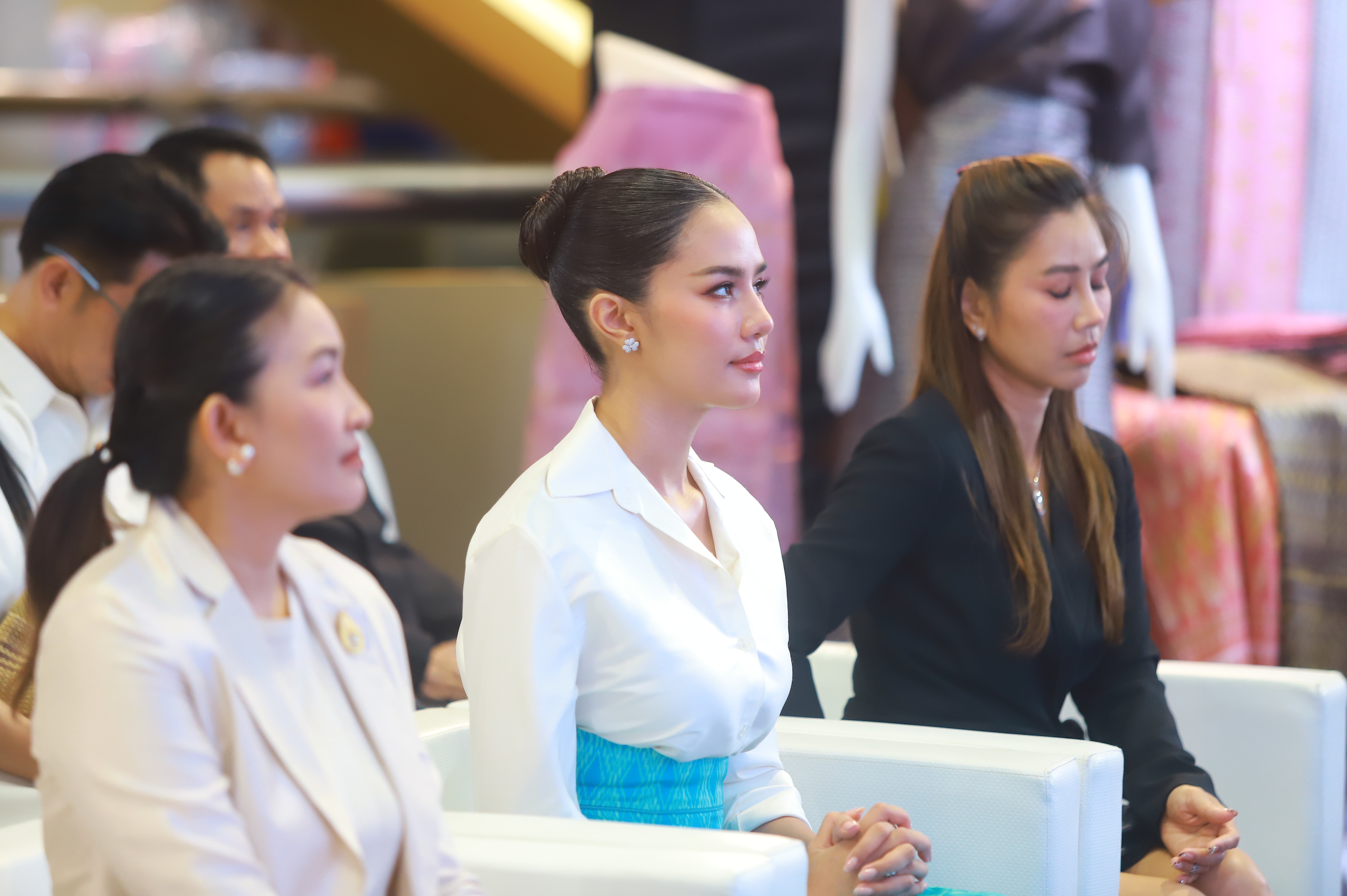 title - ส.ป.ก. ร่วมพิธีเปิดงานหม่อนไหมสัญจร ณ กรุงเทพมหานครและจังหวัดนนทบุรี ครั้งที่ 1 ชูนโยบาย ตลาดนำการผลิต เพิ่มช่องทางจำหน่าย สร้างรายได้เกษตรกร